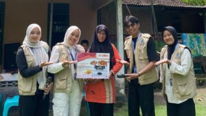 Ceremonial Penyerahan Doorprize Utama kepada Pemenang Undian. (Dok: Pribadi)