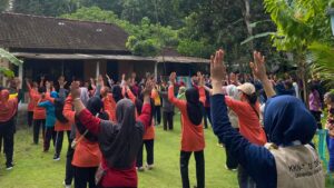 Senam Bersama Lansia Dusun Tempel. (Dok: Pribadi)