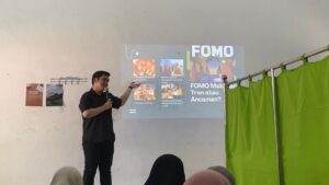 Pemaparan Materi Edukasi Piramida Gizi Seimbang untuk Pencegahan Penyakit Tidak Menular (PTM). (Dok: Pribadi)