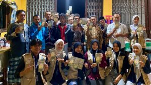 Foto bersama Peserta Penyuluhan Leptospirosis dengan Mahasiswa KKNT Kelompok 13 Universitas Alma Ata. (Dok: Pribadi)