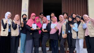 Foto bersama Ibu Kader Kesehatan Tempel dengan Mahasiswa KKNT Kelompok 13 Universitas Alma Ata. (Dok: Pribadi)